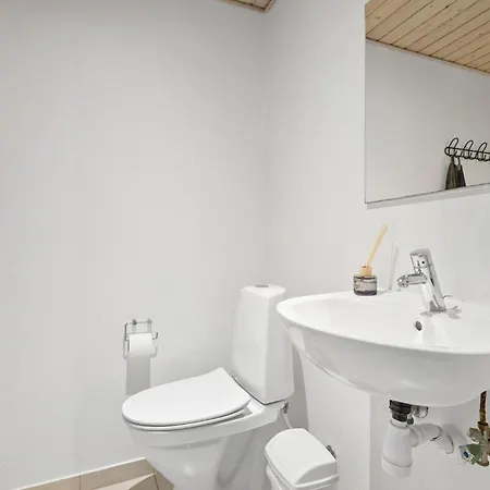 9 Bedroom Awesome In * Блаванн