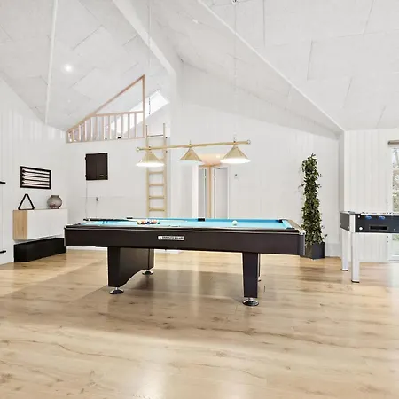 9 Bedroom Awesome In Дом отдыха Блаванн