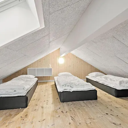 9 Bedroom Awesome In Блаванн