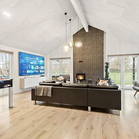 Дом отдыха 9 Bedroom Awesome In Блаванн