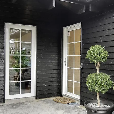 9 Bedroom Awesome In Блаванн